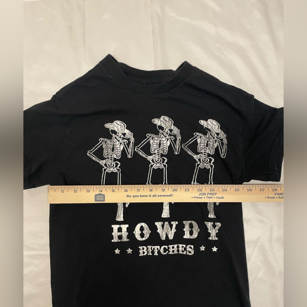 Black Graphic T-Shirt “Howdy Bitches” - Picture 5 of 5